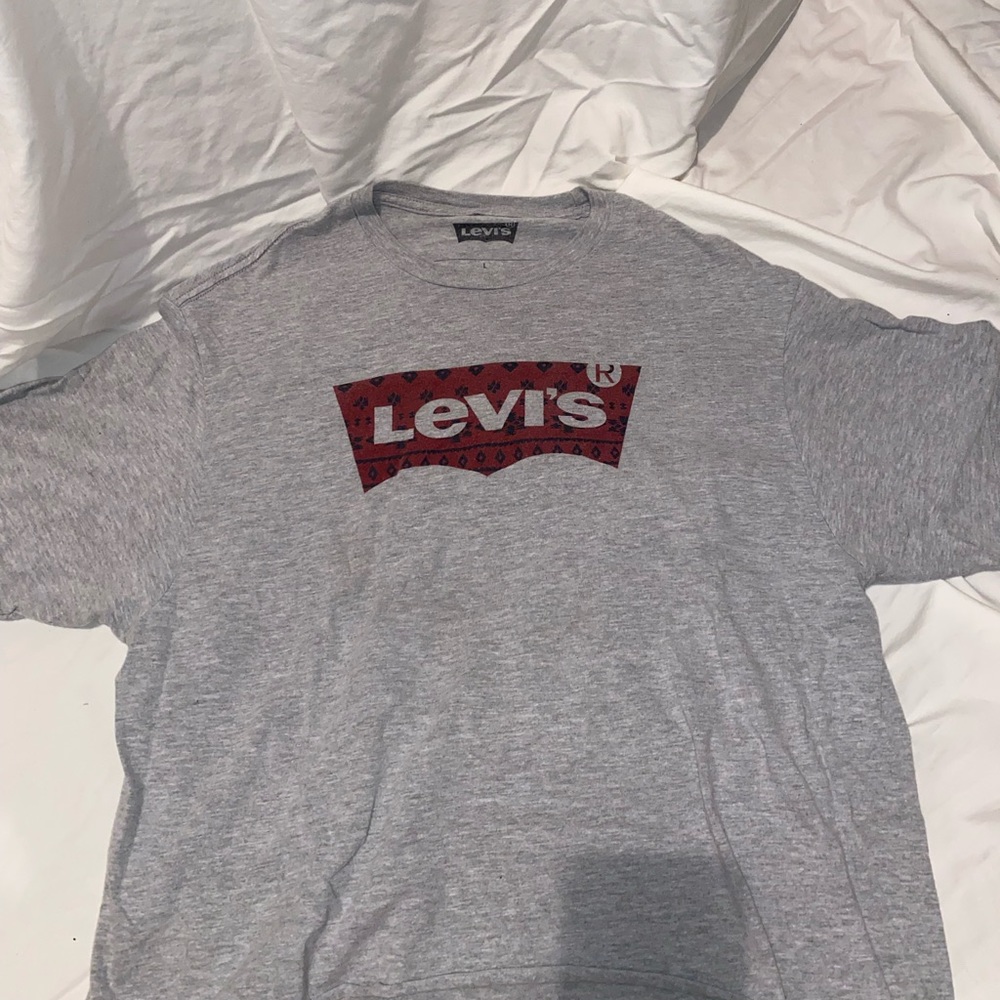 levi’s t shirt